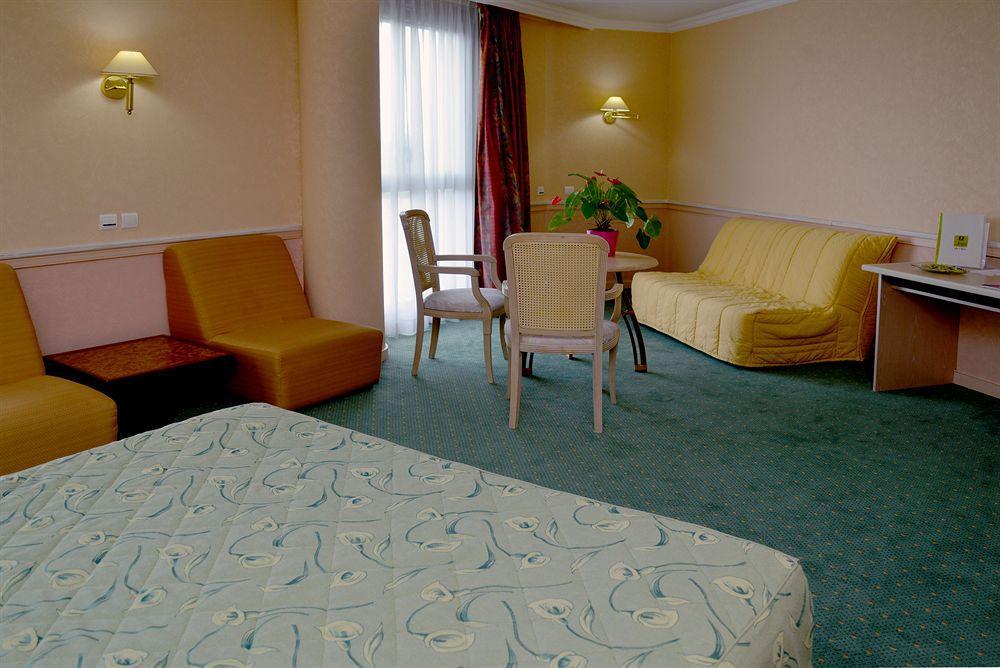Logis Lyon Est Porte De L'Ain Saint-Maurice-de-Beynost Εξωτερικό φωτογραφία