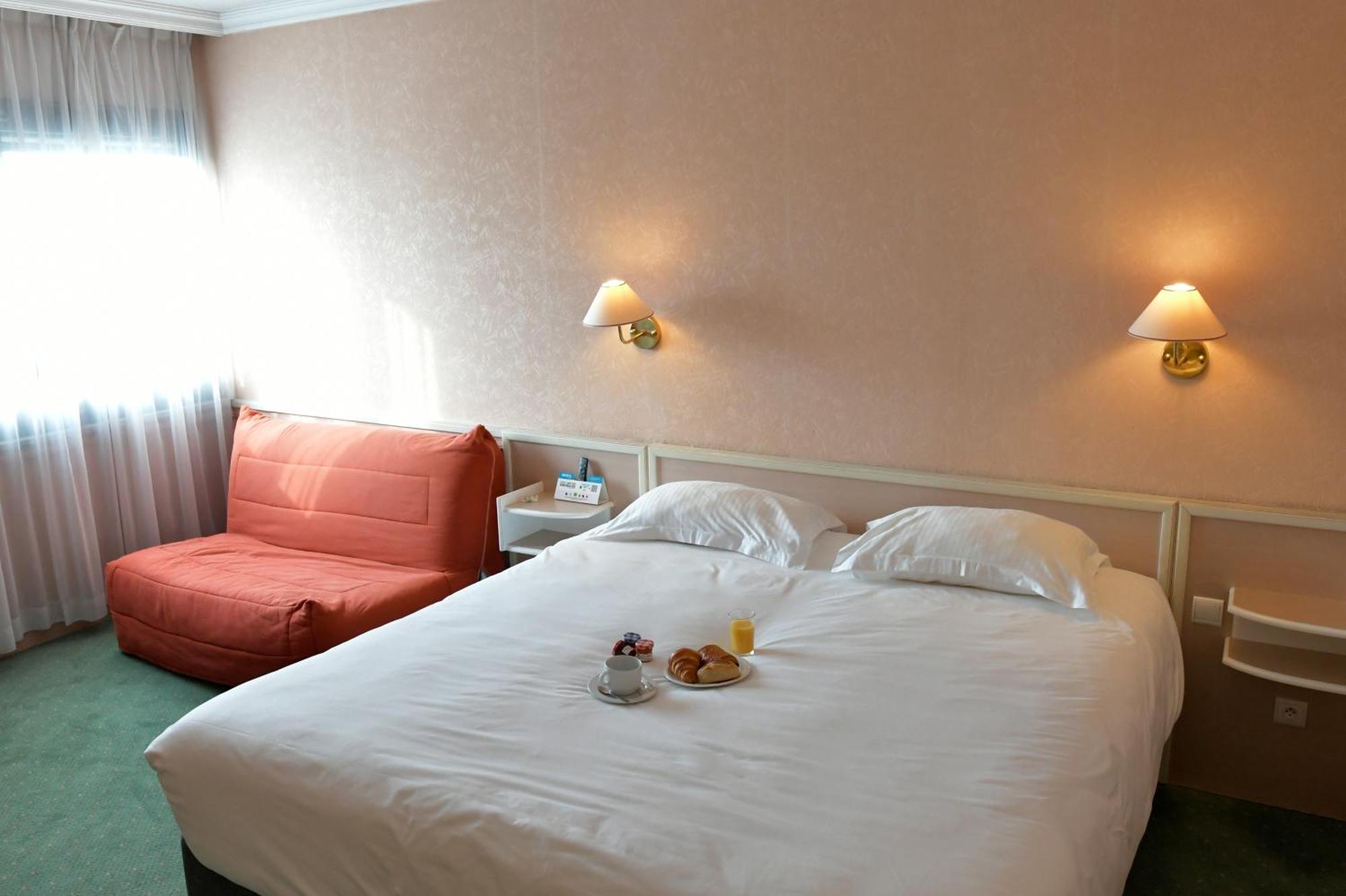 Logis Lyon Est Porte De L'Ain Saint-Maurice-de-Beynost Εξωτερικό φωτογραφία
