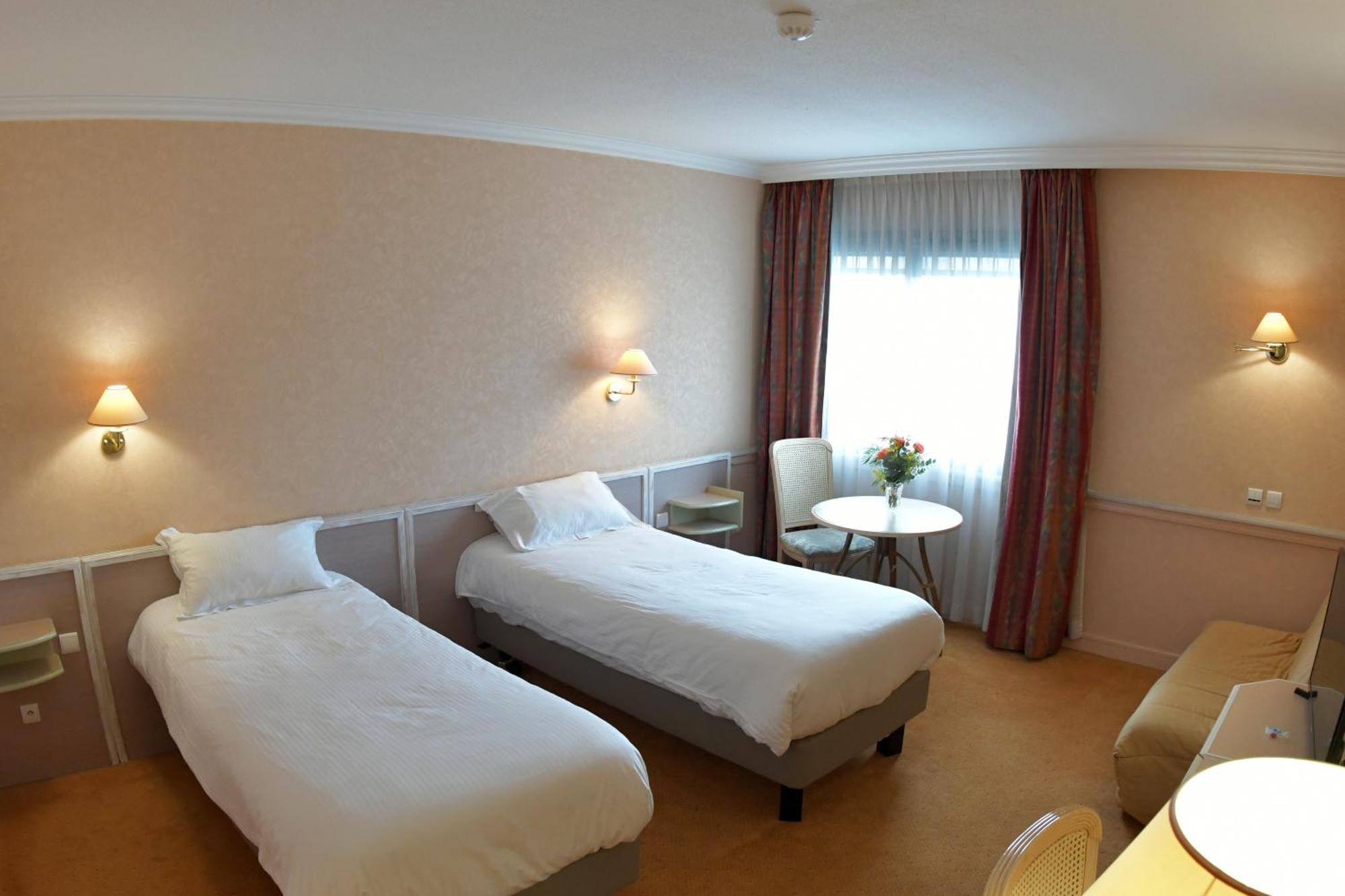Logis Lyon Est Porte De L'Ain Saint-Maurice-de-Beynost Εξωτερικό φωτογραφία