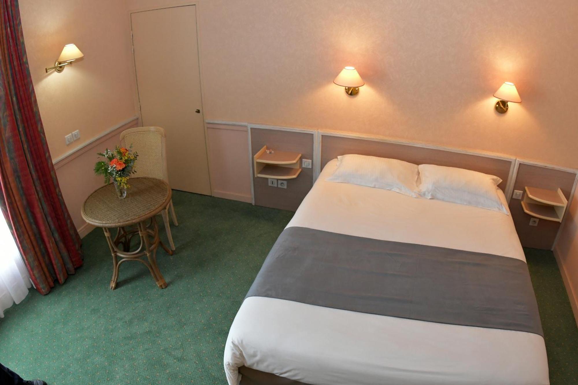Logis Lyon Est Porte De L'Ain Saint-Maurice-de-Beynost Εξωτερικό φωτογραφία