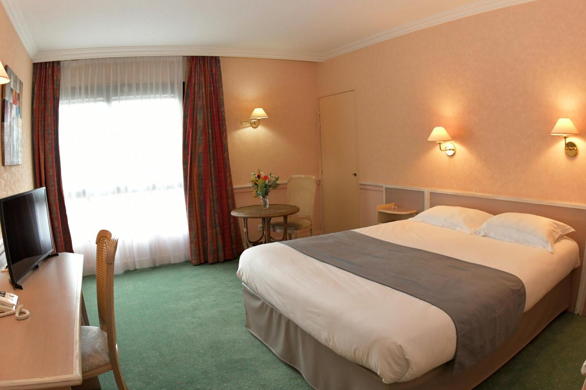Logis Lyon Est Porte De L'Ain Saint-Maurice-de-Beynost Εξωτερικό φωτογραφία