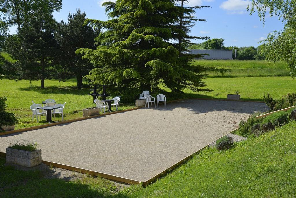 Logis Lyon Est Porte De L'Ain Saint-Maurice-de-Beynost Εξωτερικό φωτογραφία