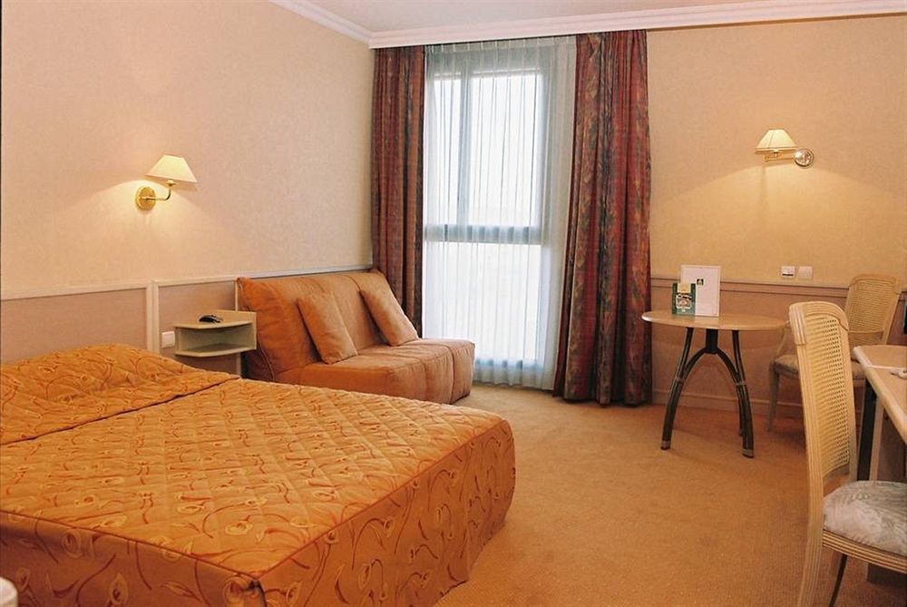 Logis Lyon Est Porte De L'Ain Saint-Maurice-de-Beynost Εξωτερικό φωτογραφία