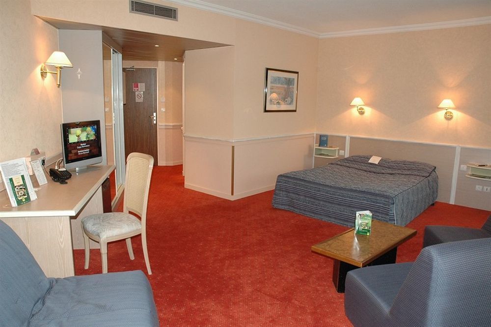 Logis Lyon Est Porte De L'Ain Saint-Maurice-de-Beynost Εξωτερικό φωτογραφία