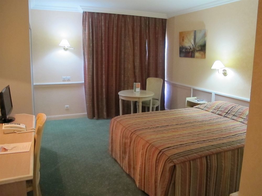 Logis Lyon Est Porte De L'Ain Saint-Maurice-de-Beynost Εξωτερικό φωτογραφία