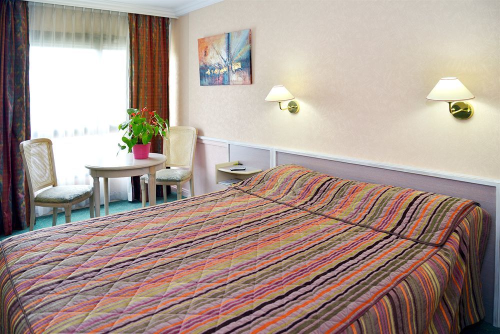 Logis Lyon Est Porte De L'Ain Saint-Maurice-de-Beynost Εξωτερικό φωτογραφία