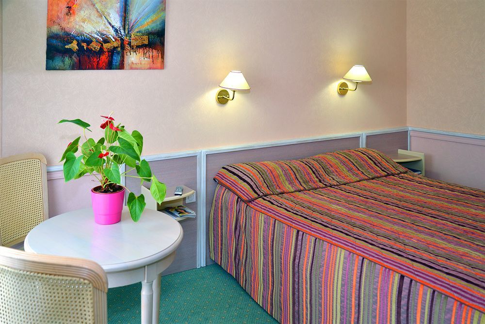 Logis Lyon Est Porte De L'Ain Saint-Maurice-de-Beynost Εξωτερικό φωτογραφία