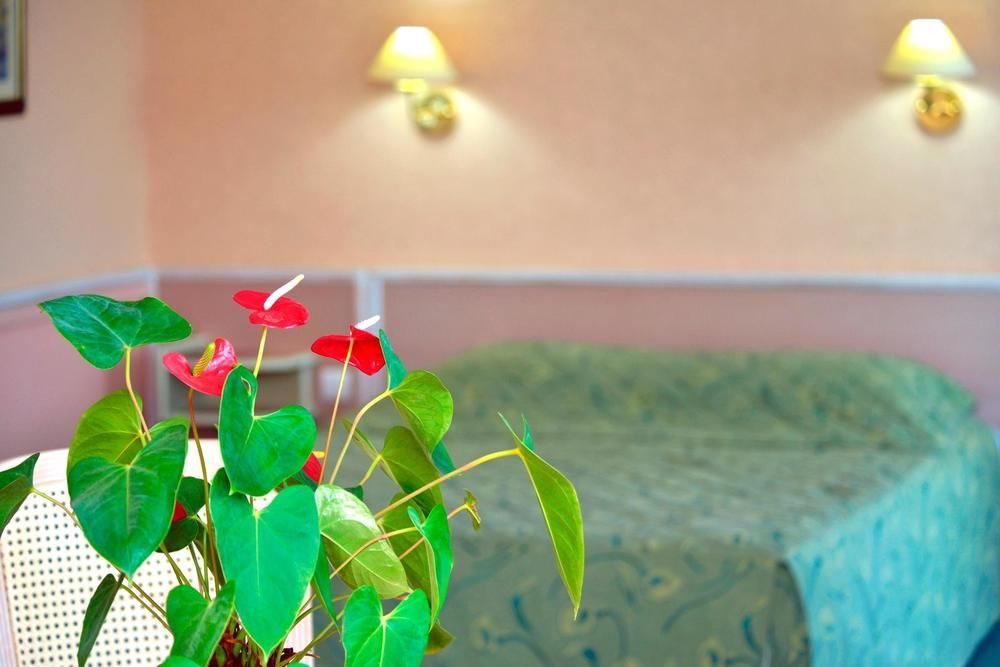 Logis Lyon Est Porte De L'Ain Saint-Maurice-de-Beynost Εξωτερικό φωτογραφία