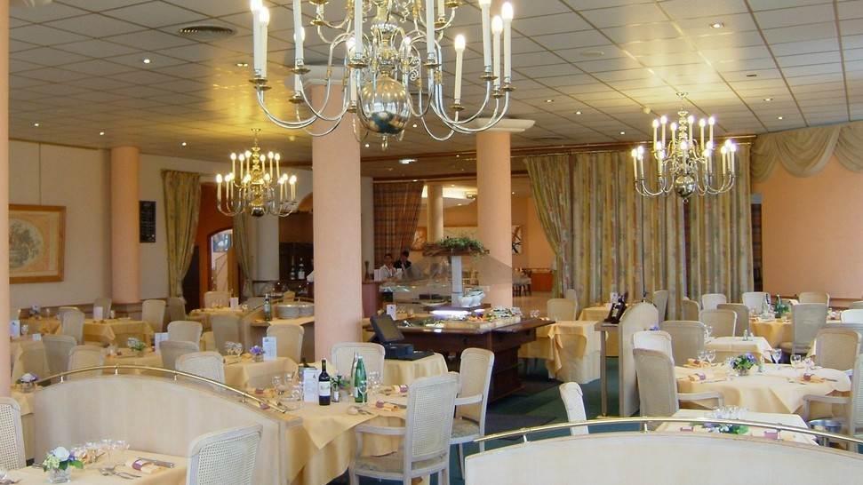Logis Lyon Est Porte De L'Ain Saint-Maurice-de-Beynost Εστιατόριο φωτογραφία