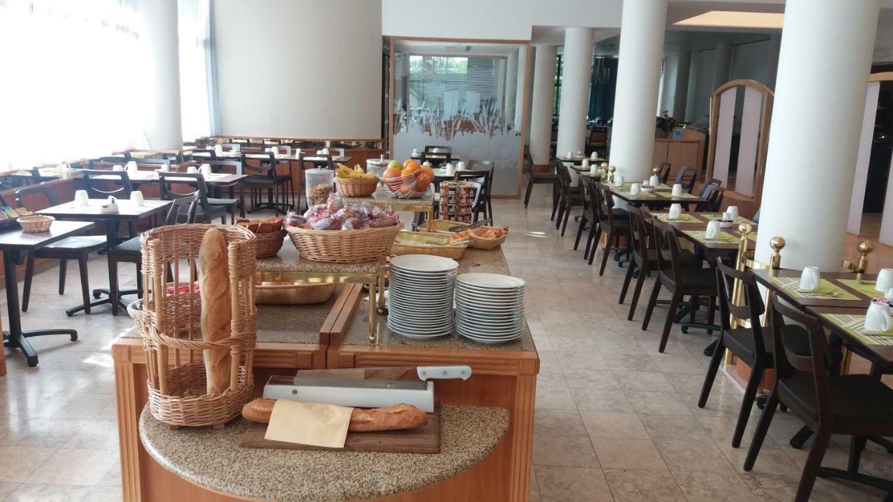 Logis Lyon Est Porte De L'Ain Saint-Maurice-de-Beynost Εξωτερικό φωτογραφία